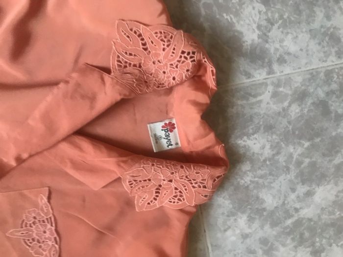 продавам чисто нова блуза с бродерия