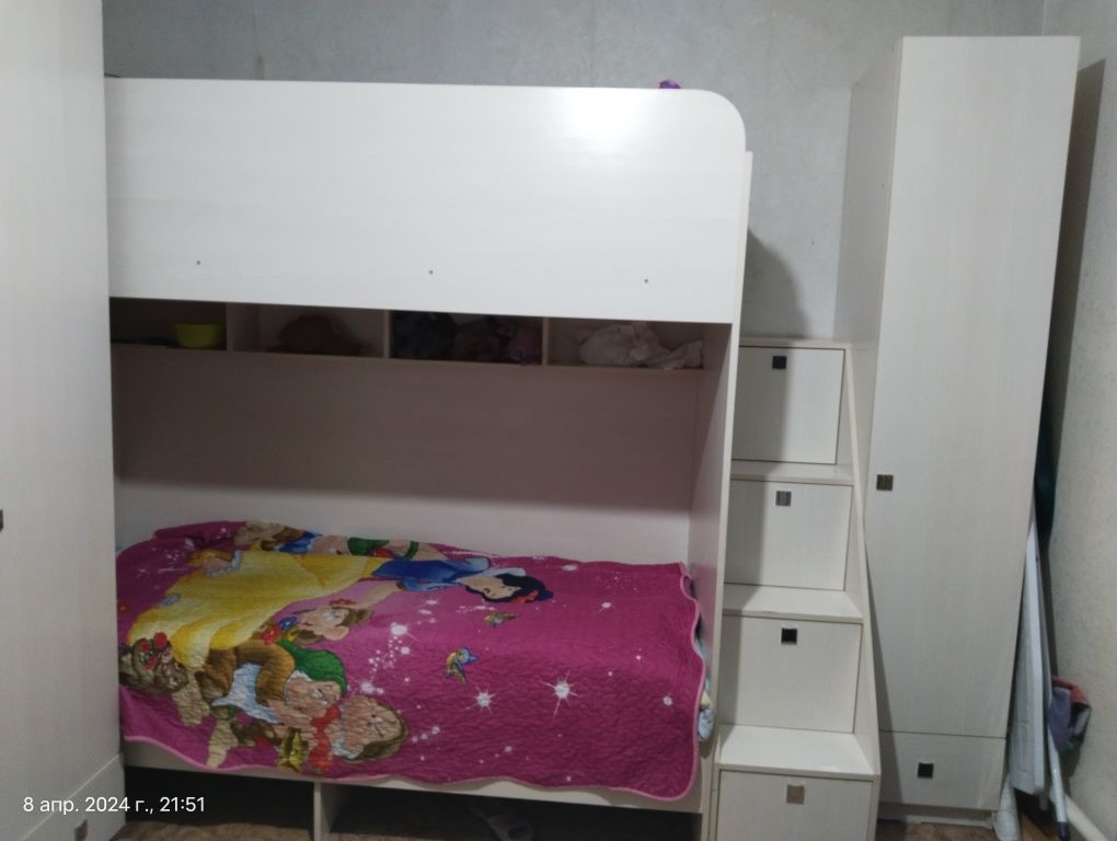 Кровать двухъярусная со шкафом