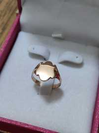 Золотое кольцо 585 пробы, размер 17,5