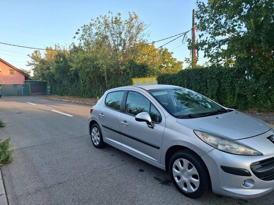 Peugeot 207//1.6 HDI