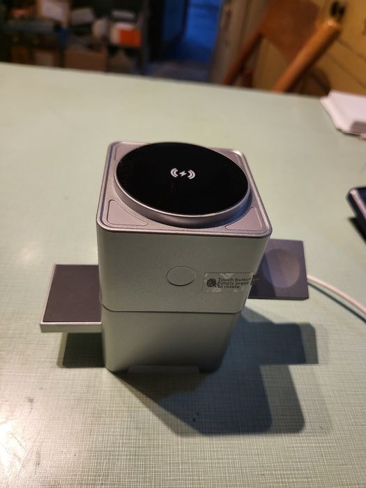 Безжично зарядно 15W за  Iphone, Iwatch и airpods