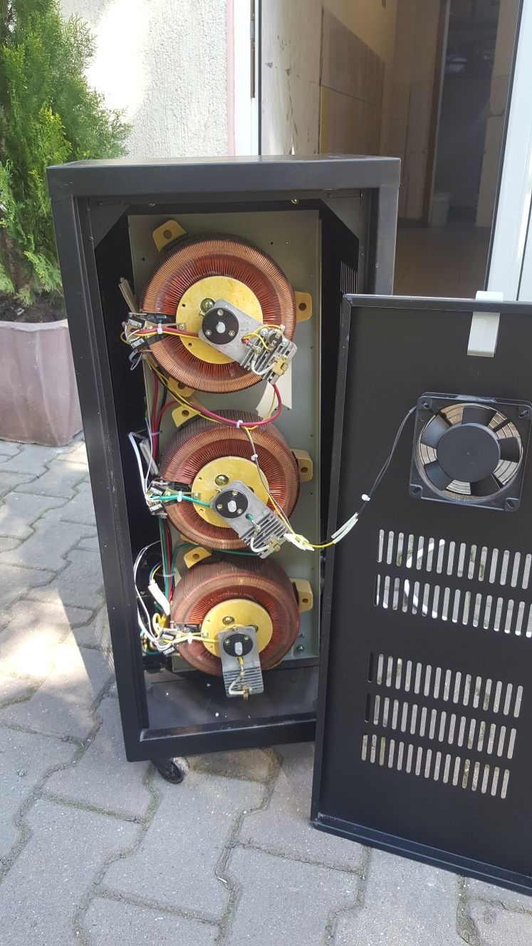 Stabilizator de tensiune 9kw 220 sau 380 V