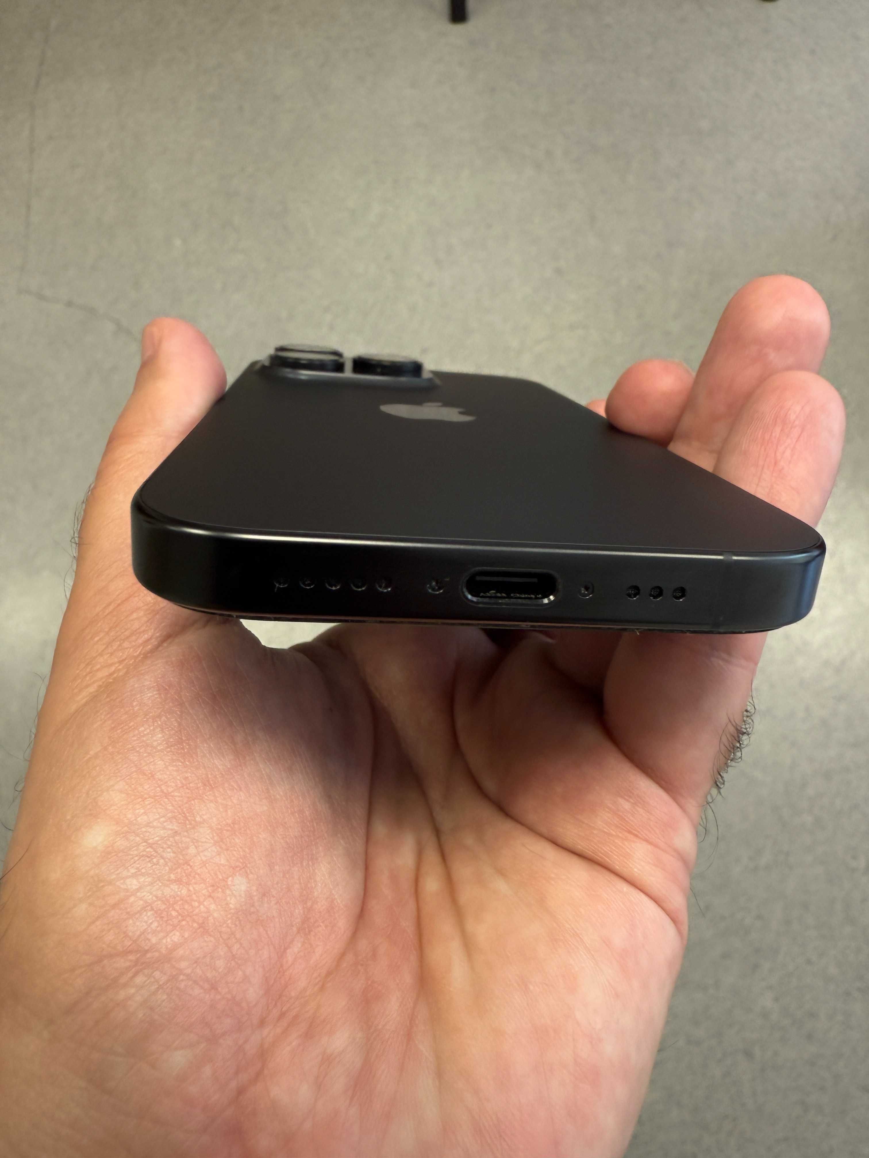 Перфектен iPhone 16 Pro 128 GB Black Titanium в гаранция