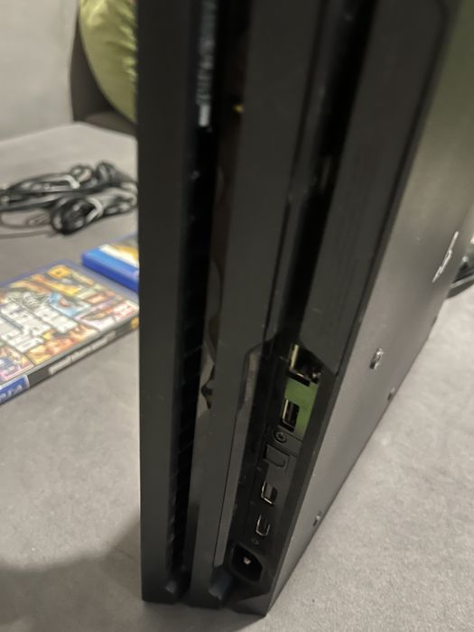 Playstation 4 Pro 1TB с игри