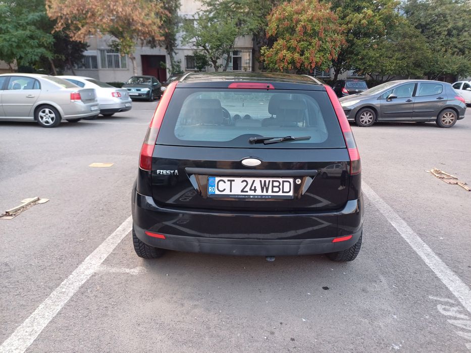 Vând Ford fiesta 1.4 benzina