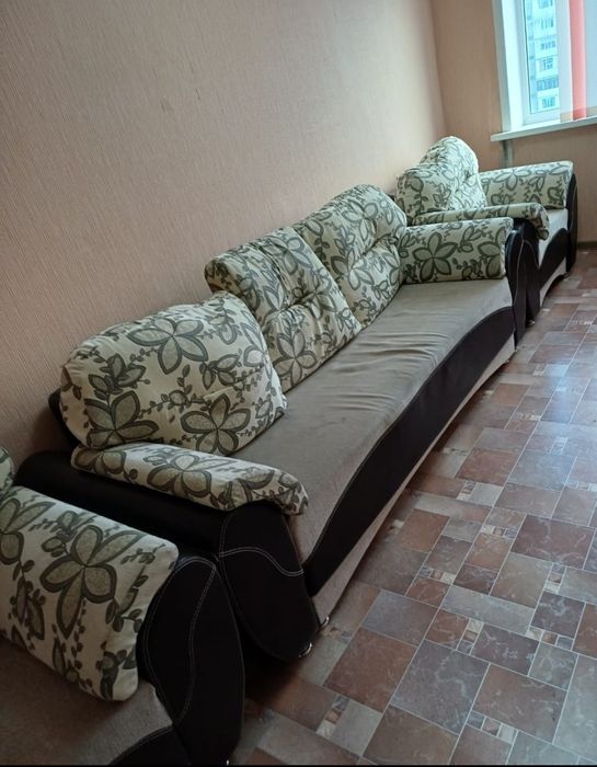 Продам диван с креслами