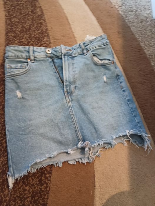 Дънкова пола на Bershka размер 36