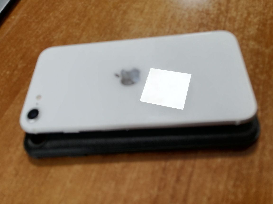 Продам IPhone 8.