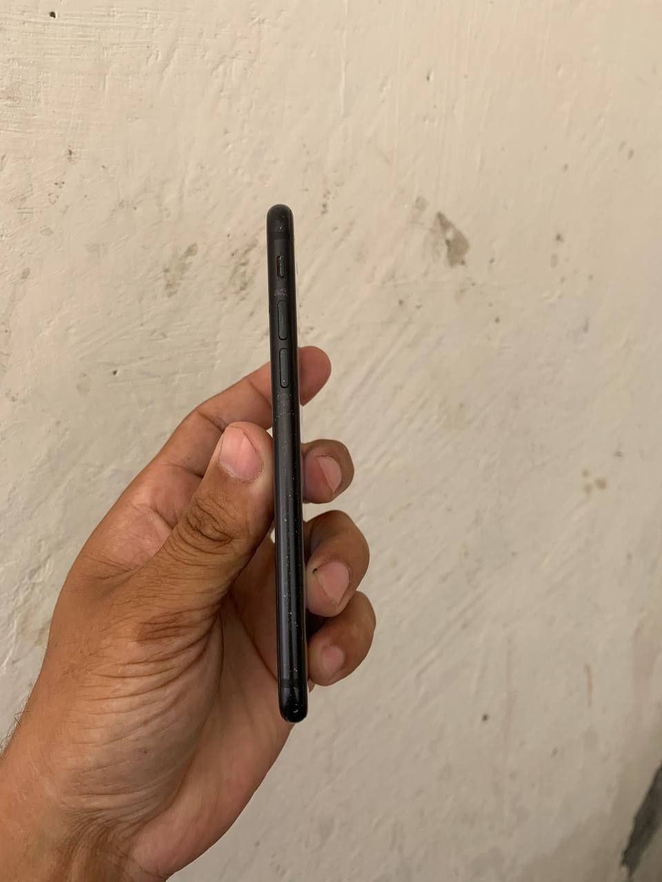 Iphone se 2020 idial 64 75 ochilmagan