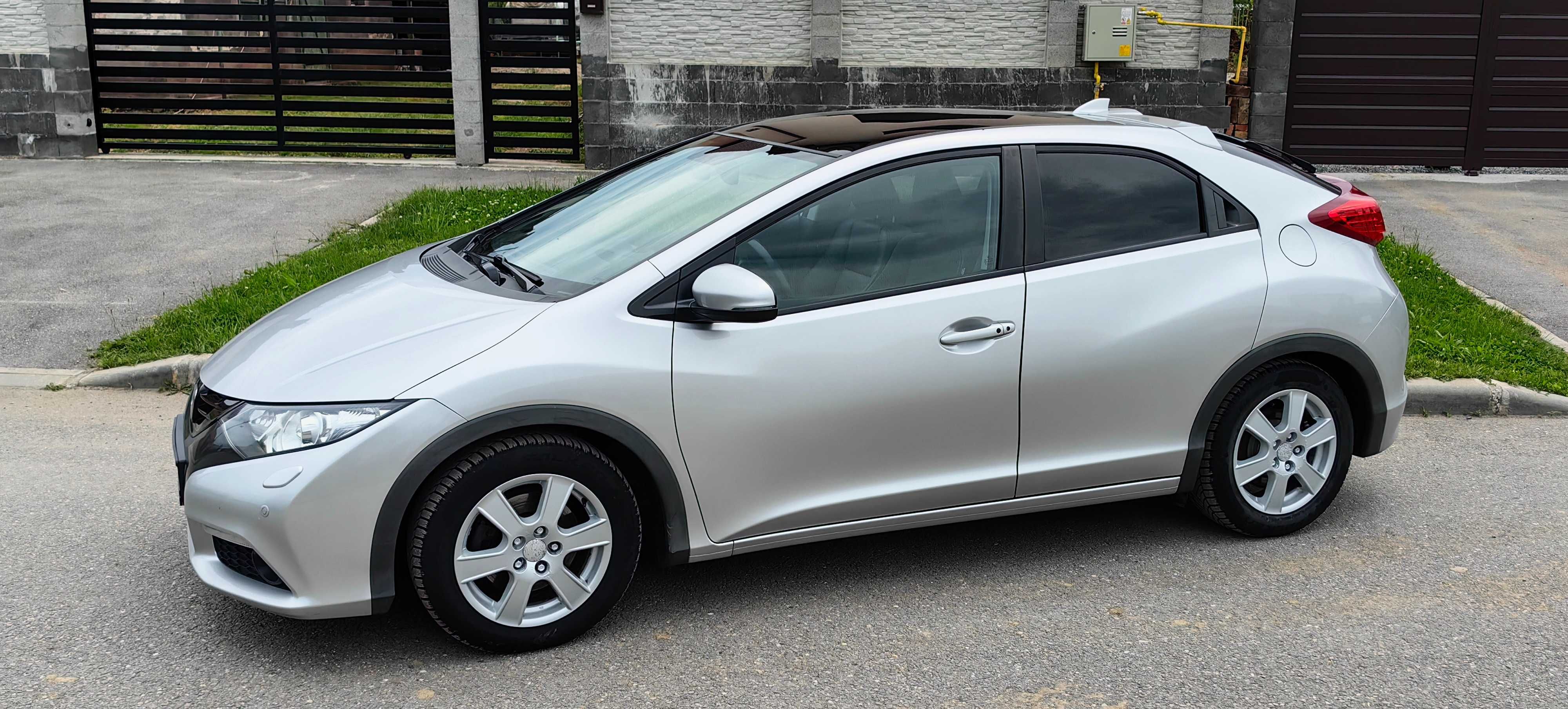 Honda Civic 1.8  * Piele * Panoramic * Subwoofer * Keyless Entry/Go