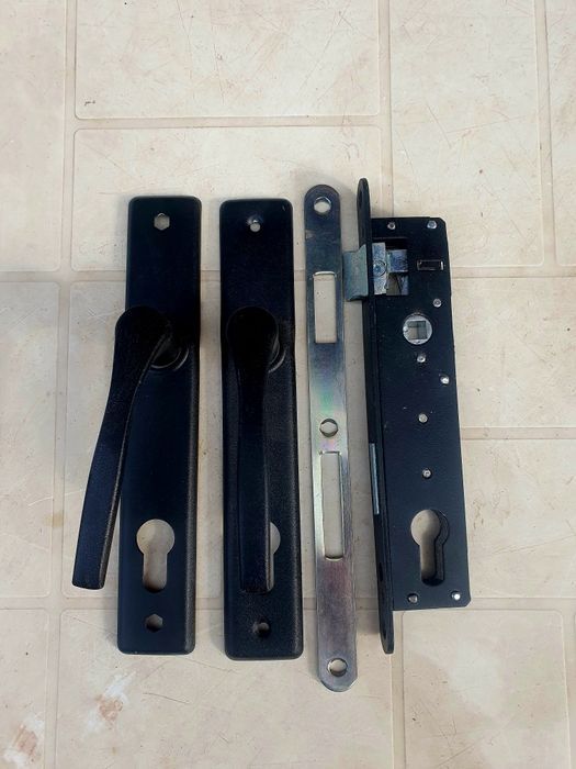 Set accesorii poarta pietonala