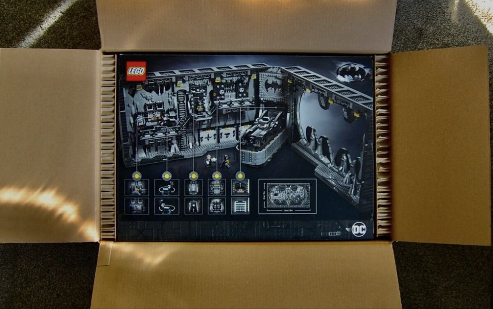 LEGO® 76252 Batman DC Batcave – Shadow Box