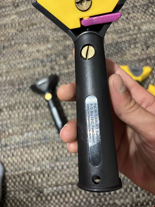 Чистачка за стъкла прозорци дръжка без гума SORBO