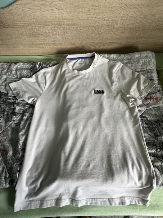 Продавам Мъжка Тениска EA7