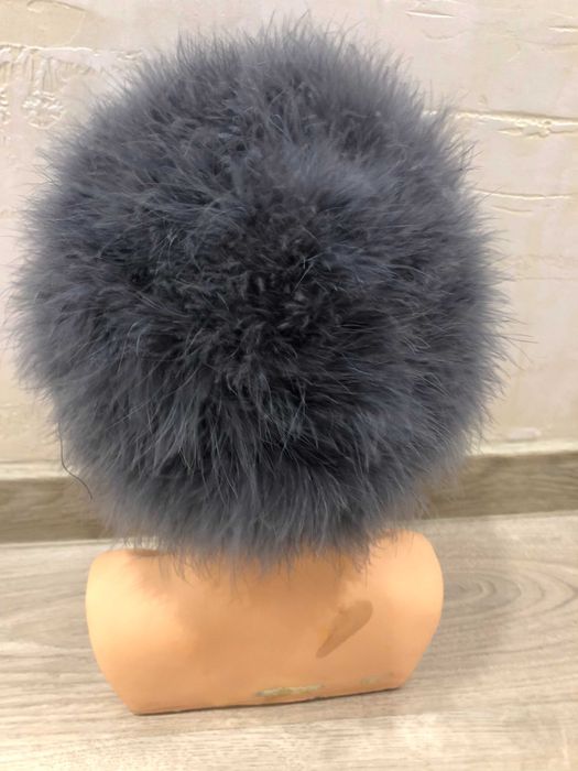 Ефектни шапки щраусови пера