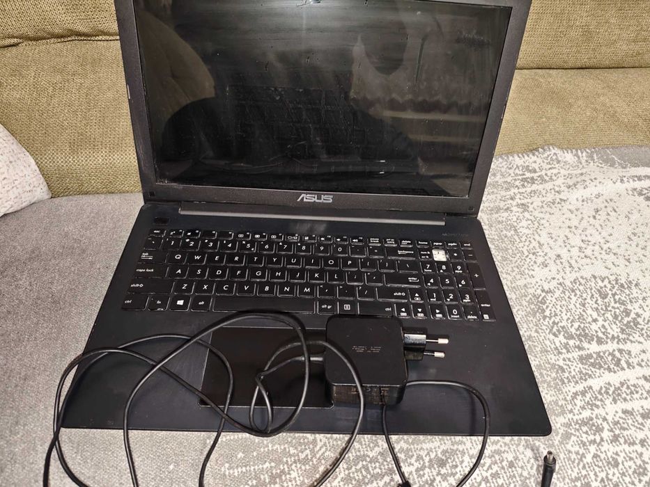 Лаптоп ASUS F553M