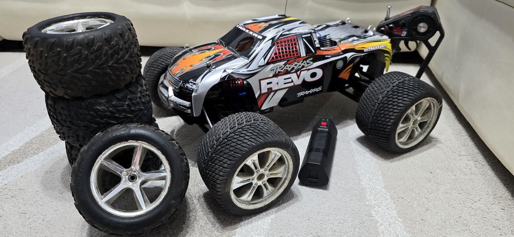 Automodel RC nitro Traxxas Revo