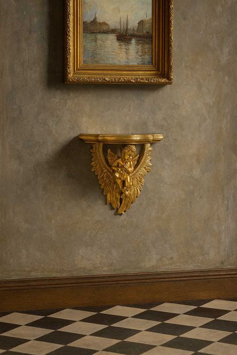 Consolă decorativă aurie cu înger sculptat, H. 21 cm