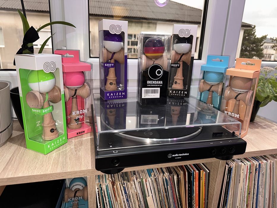 Kendama Krom Pop Blue/Yellow/Naked//KUSA Shift Green//Black//OKENDAMA