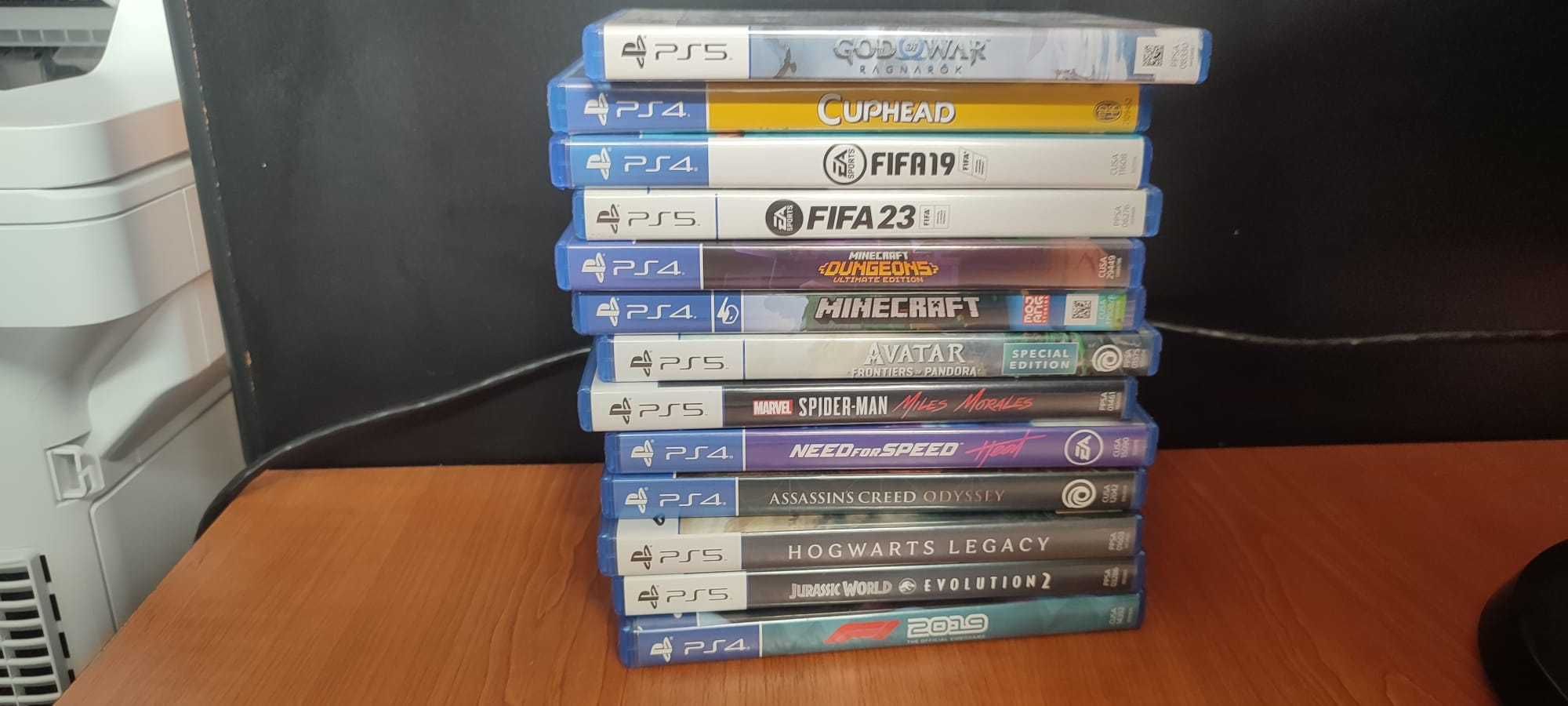 Consola ps5 stare f buna 2 controllere, suport de incarcare, 13 jocuri