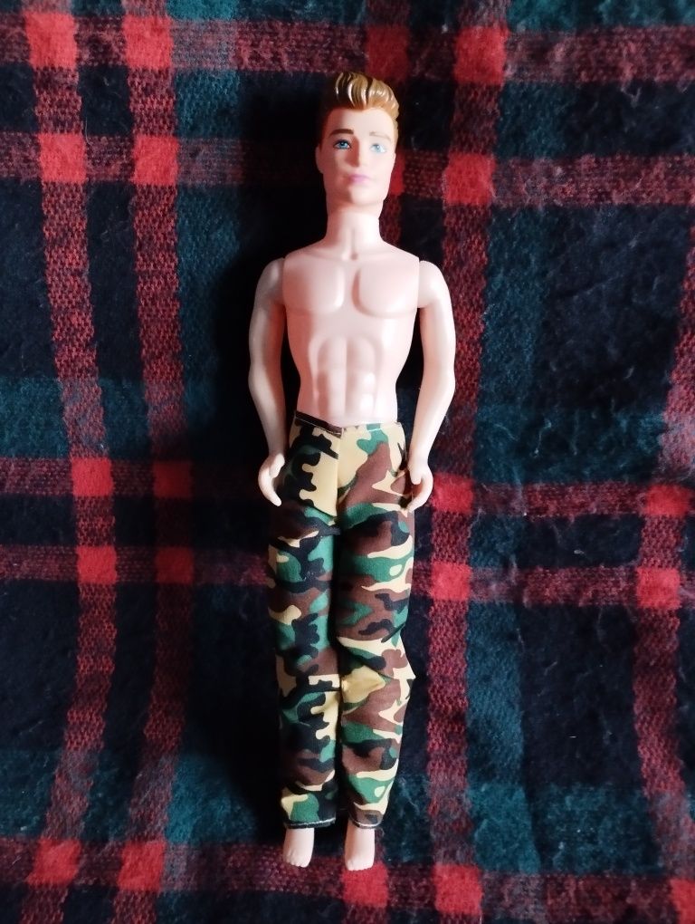 Papusa Barbie Ken