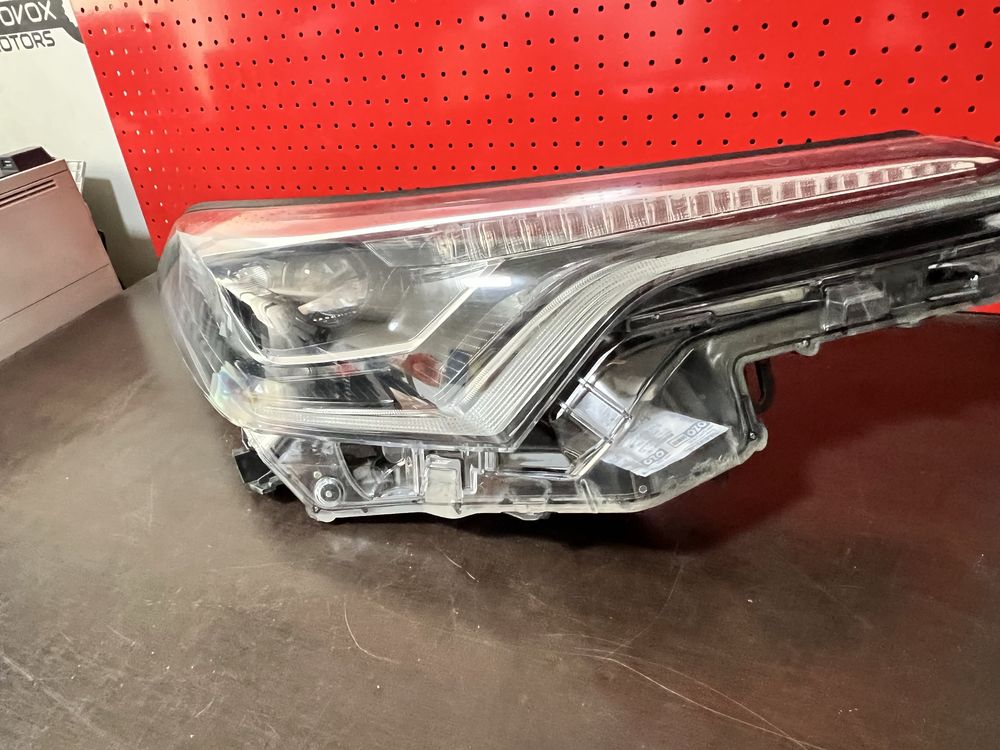 Far dreapta full led Toyota C-HR facelift