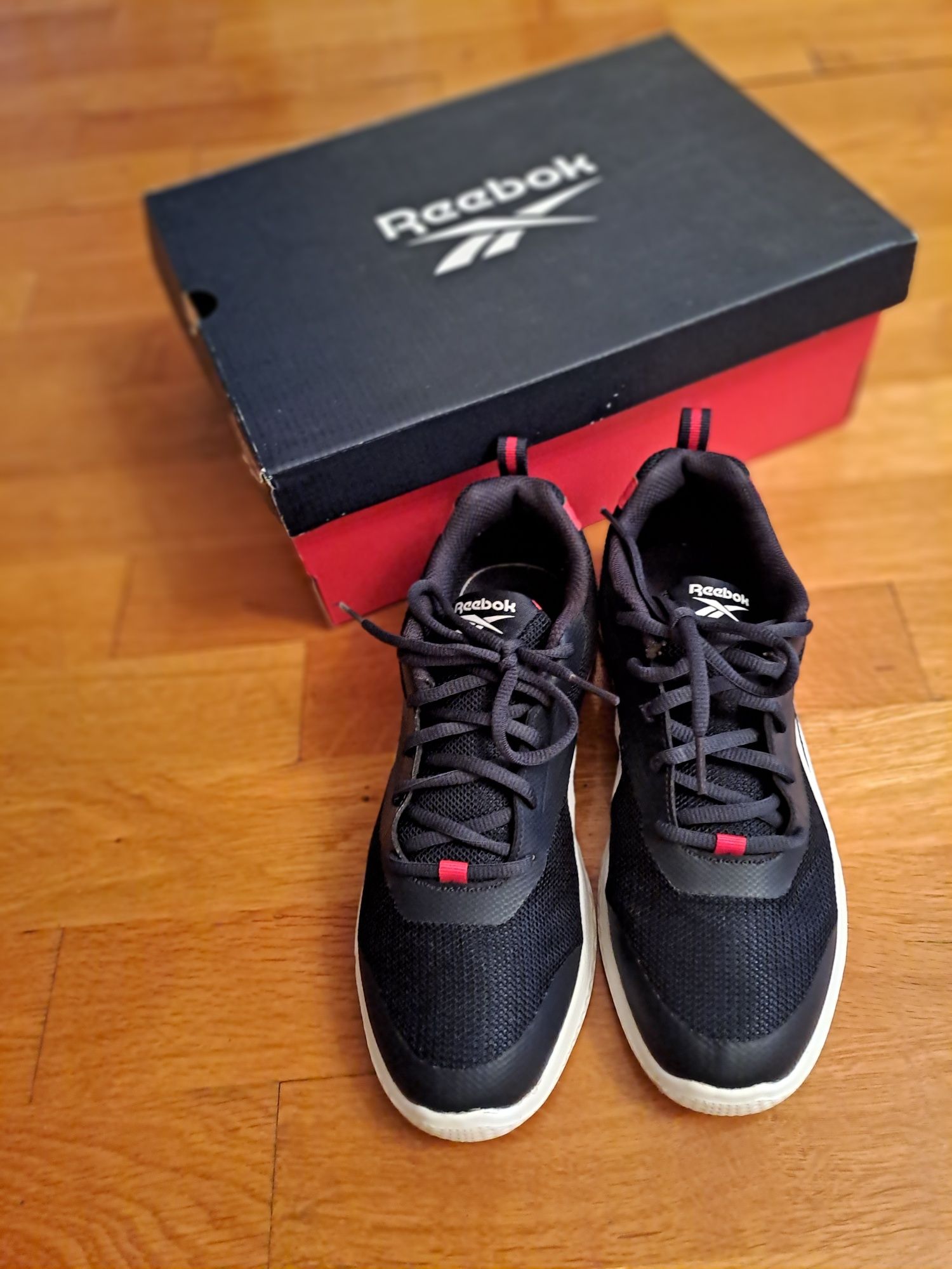 Маратонки Reebok номер 38.
