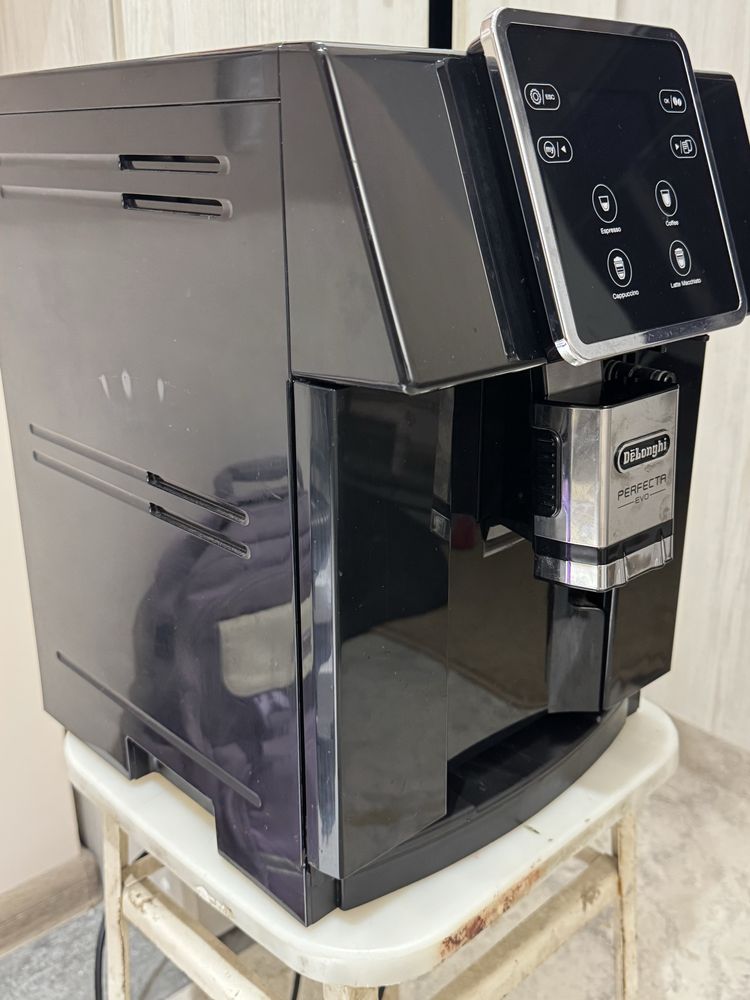 Продаю кофе машина delonghi