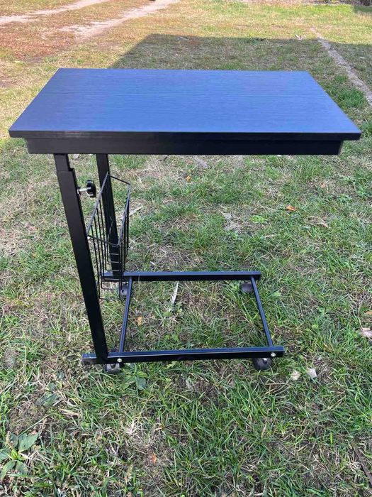 Черна малка маса