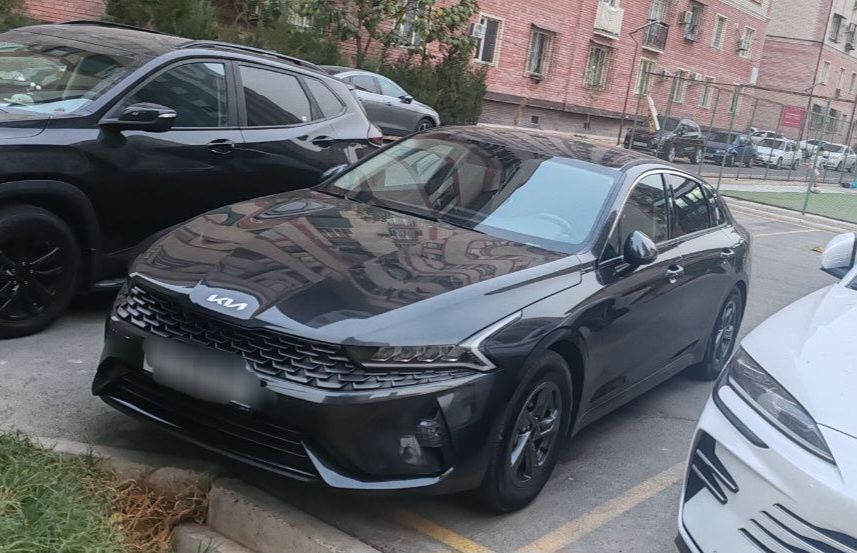 Kia K5 srochno sotiladi