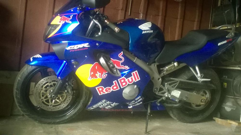 Motocicleta Honda CBR F4