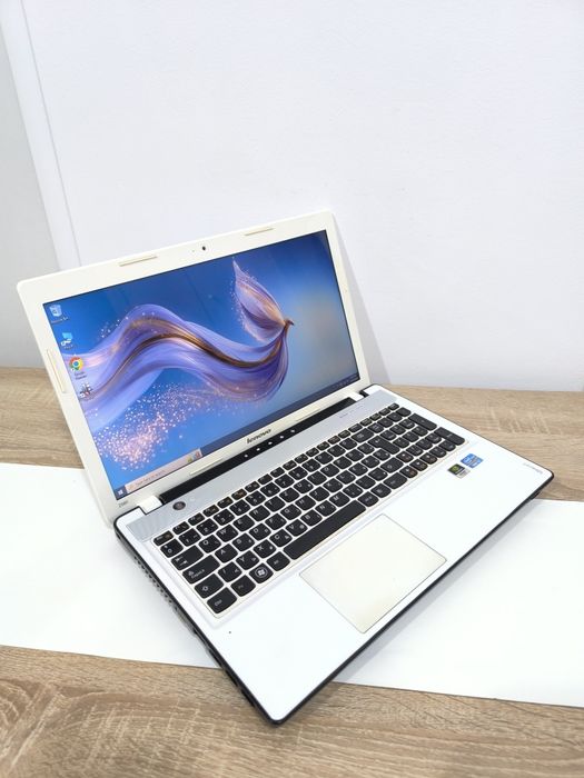 Lenovo i5 8gb 1000gb Video 2GB