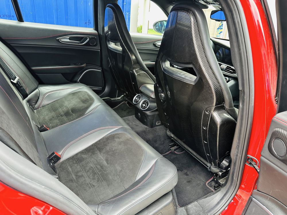 Alfa Romeo Giulia pachet carbon , frane ceramice