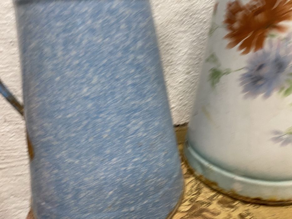 Големи френски емайлирани кани