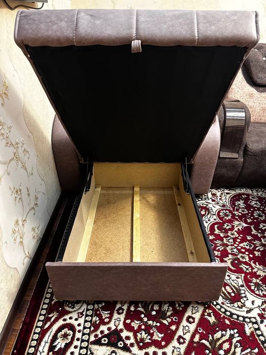 Продаеться срочно диван.