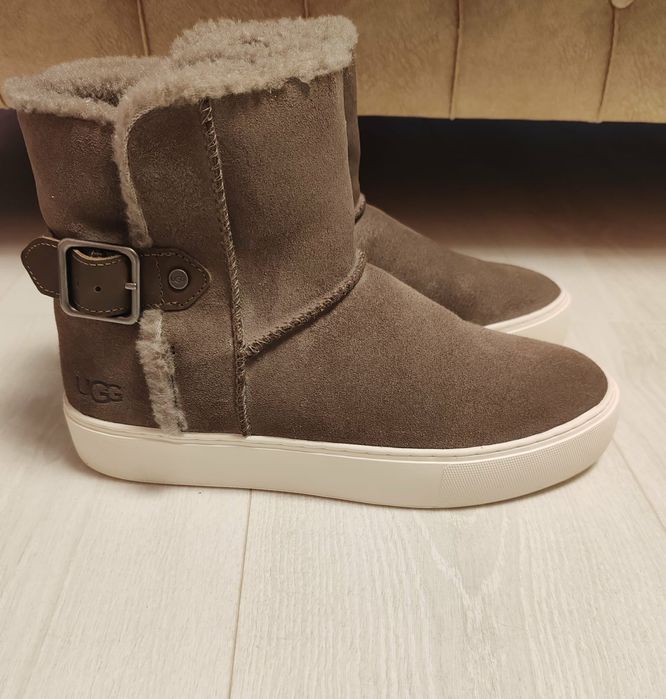 UGG cizme piele întoarsă