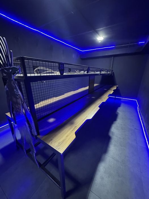 Игровой стол для компьюерного клуба.