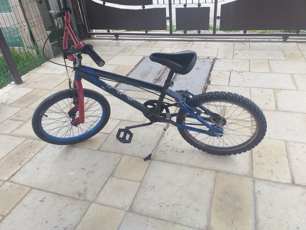 Vând urgent BMX in stare foarte buna