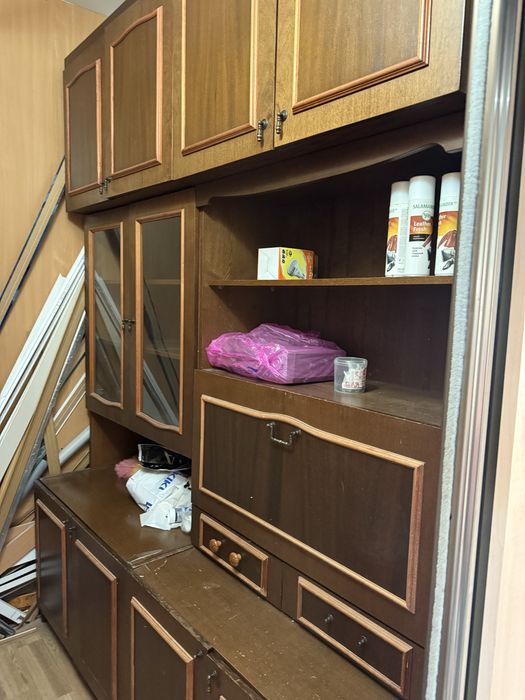 Отдвм даром шкаф стенка, самовывоз , коричневый примерно 2*2 срочно