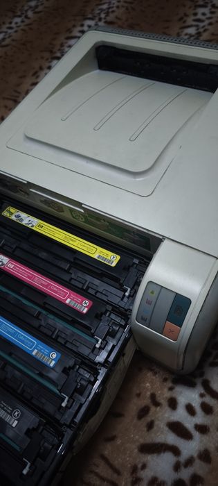 Продам лазерный принтер cp1215