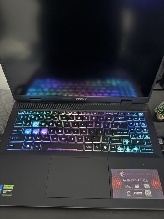 Лаптоп MSI 16 HX B14 V