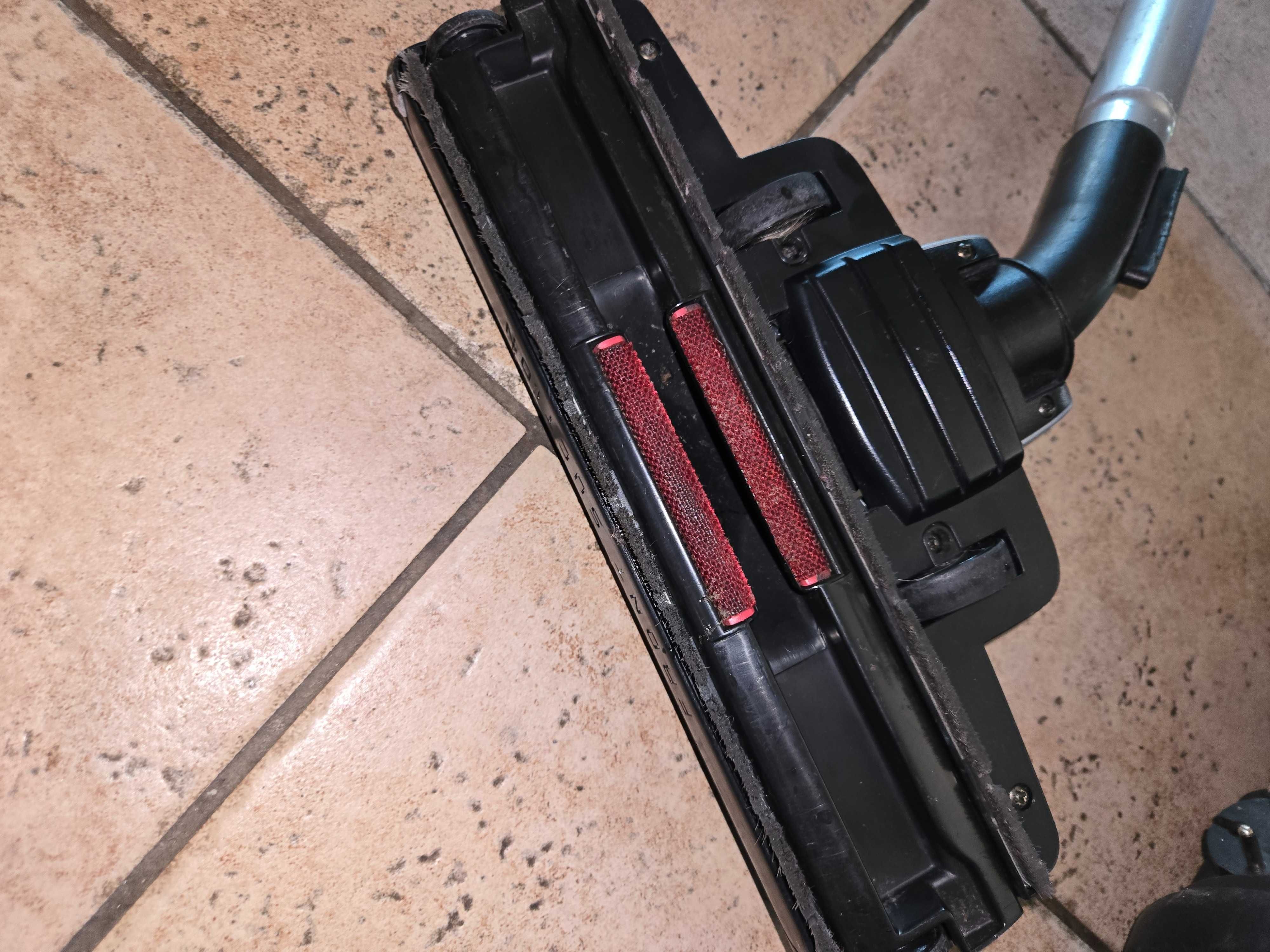 Прахосмукачка AEG, Electrolux CycloneXL 2000w