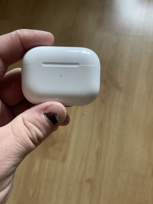 AirPods Pro первого поколения продам в хорошем состоянии
