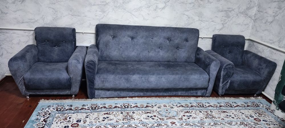 Диван с двумя креслом