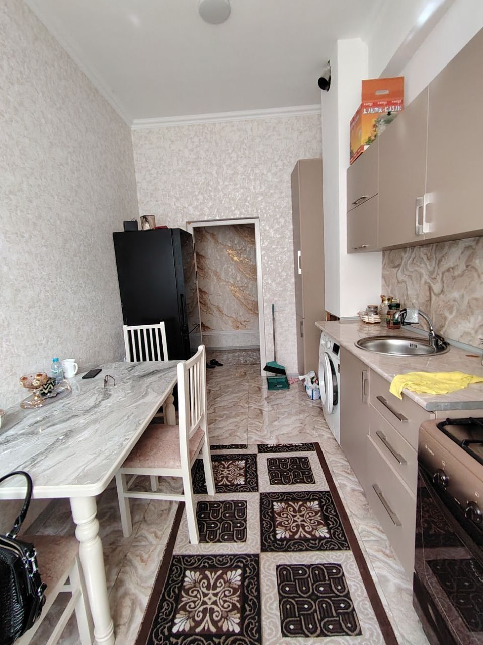 Срочно Квартира сотилади 2 етаж Авлиё Ота дахаси