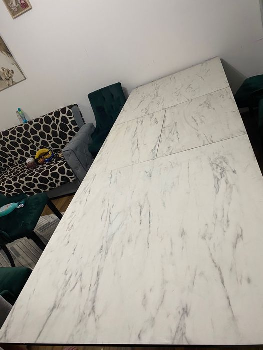 Vând masa extensibila cu 6 scaune