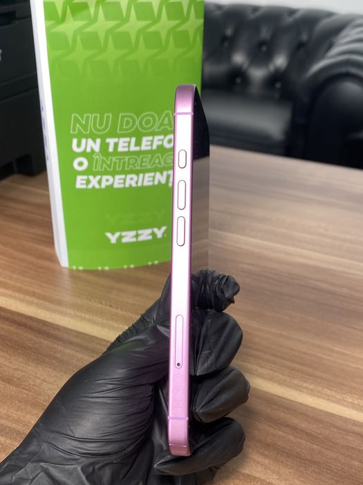 iPhone 16 • 256 GB • Pink