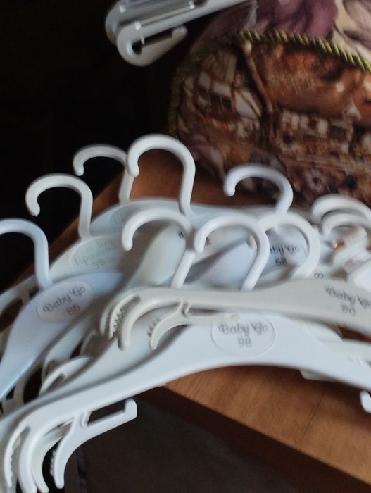 Детские вешалки продаются