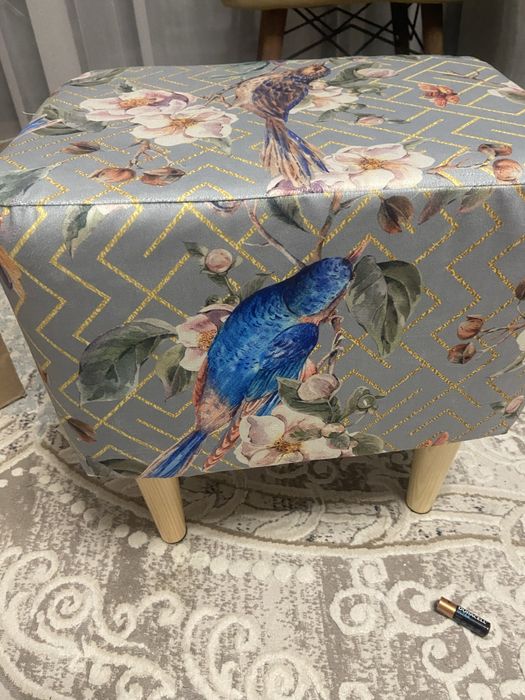 Пуфик   на ножках