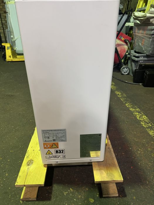 Pompa de caldura - Daikin Altherma 4kW - EDLA04E2V3